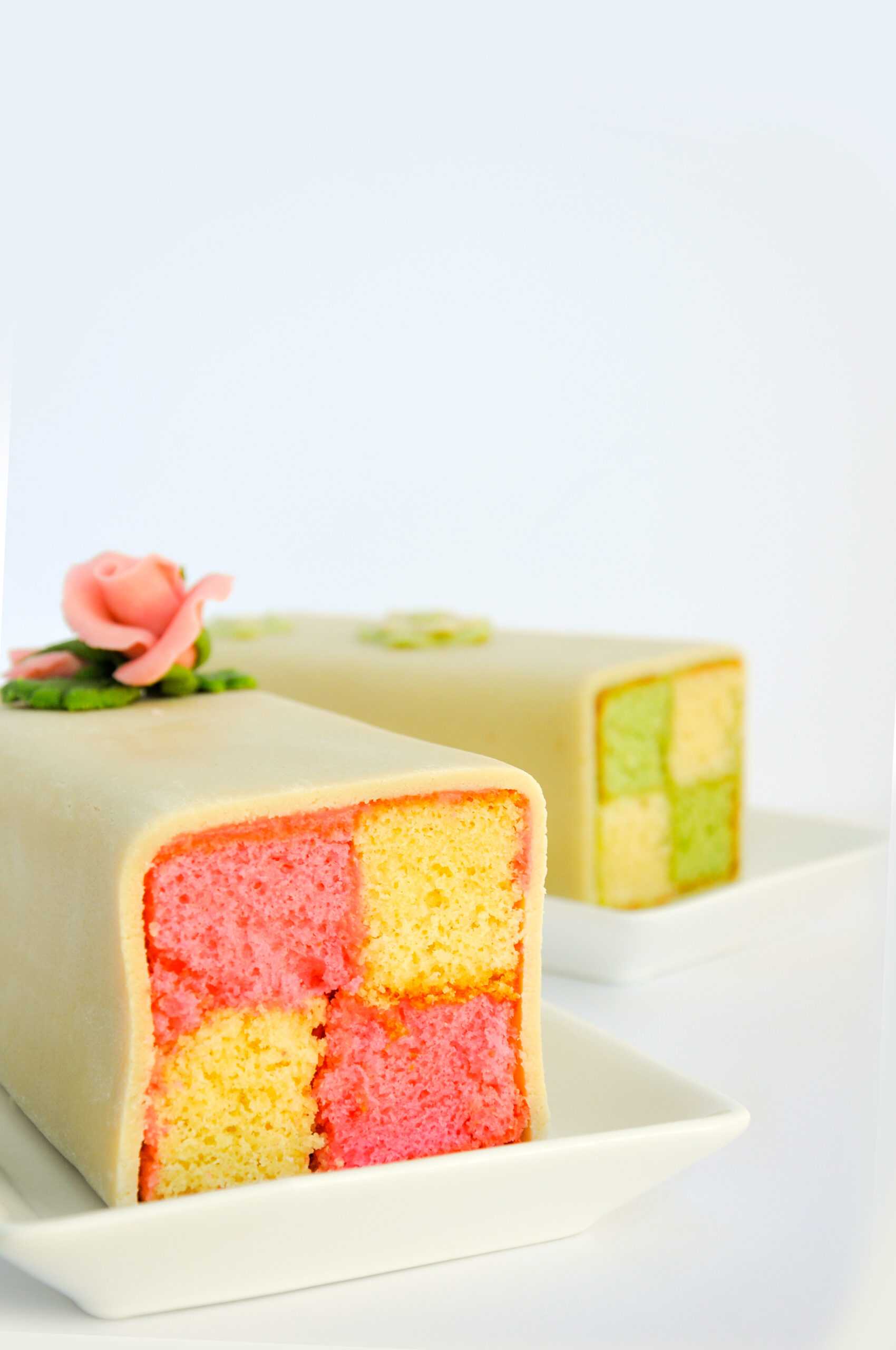 https://www.suzyssweetsboutique.com/wp-content/uploads/2017/06/Battenberg-3-scaled.jpg